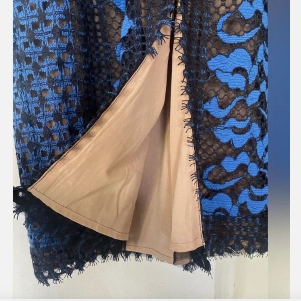 BCBG Max Azria - Black & Blue Lace Short Sleeve Midi Dress Sz 4 - Picture 4 of 7